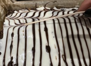 Rozmazywanie czekolady na lukrze