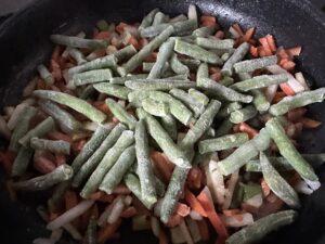 Smażony makaron po chińsku z wieprzowiną i warzywami - IMG 1082