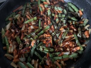 Smażony makaron po chińsku z wieprzowiną i warzywami - IMG 1084