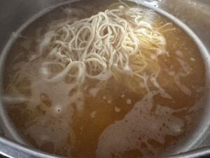 Smażony makaron po chińsku z wieprzowiną i warzywami - IMG 1087