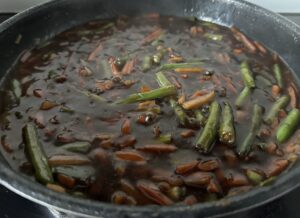 Smażony makaron po chińsku z wieprzowiną i warzywami - IMG 1091