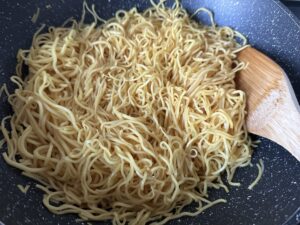 Smażony makaron po chińsku z wieprzowiną i warzywami - IMG 1092