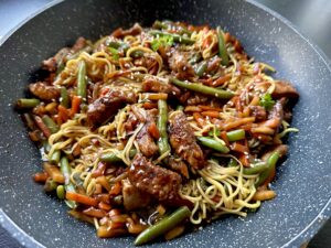 Smażony makaron po chińsku z wieprzowiną i warzywami - IMG 1114