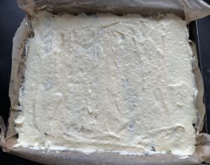 Dodatkowa warstwa masy serowej na wierzchu seromaku bez spodu