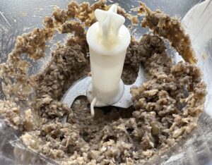 Miksowanie farszu grzybowego do pasztecików