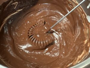 Polewa czekoladowa do wykończenia seromakowca klasycznego bez spodu