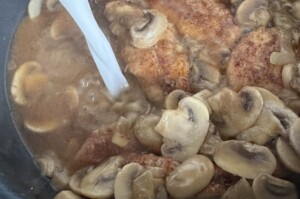 Skrzydełka w szklistym sosie pieczarkowym - IMG 2264 scaled e1769002794574