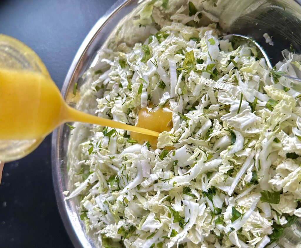 Sos miodowo-musztardowy do sałatek i surówek