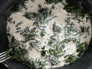 przygotowanie kremowego sosu