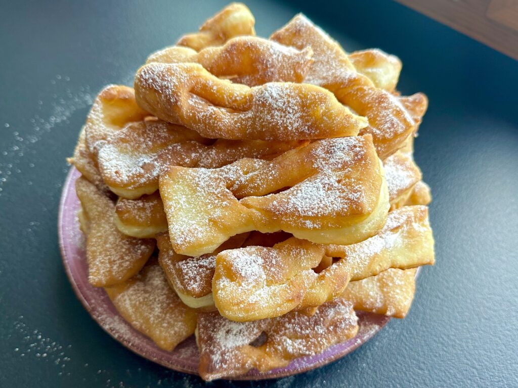 Taratuszki – puszyste faworki na kefirze