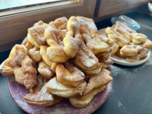 Taratuszki - puszyste faworki na kefirze - IMG 4993