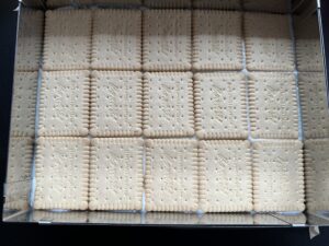 Ciasto malinowo-grysikowe bez pieczenia - IMG 6974