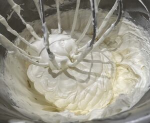 Ciasto malinowo-grysikowe bez pieczenia - IMG 7022