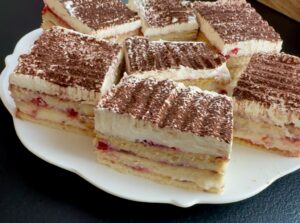 Ciasto malinowo-grysikowe bez pieczenia - IMG 7040