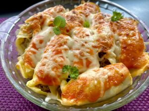 Wytrawne naleśniki zapiekane z pieczarkami i porem