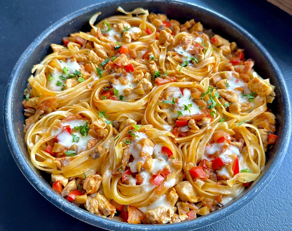 Faszerowane koszyczki makaronowe z patelni