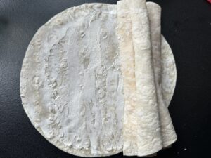 Przekąski z tortilli w dwóch smakach - z kurczakiem i z łososiem - IMG 8232