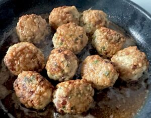 Klopsiki bulgur w sosie śmietanowo-szpinakowym - IMG 0020