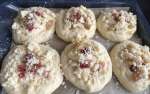 Drożdżówki z rabarbarem i budyniem - IMG 0143