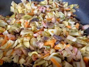 Koperty drobiowe z młodą kapustą i pieczarkami - IMG 0411
