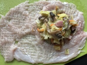 Koperty drobiowe z młodą kapustą i pieczarkami - IMG 0415
