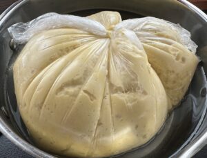 Wyrośnięte ciasto wypłynęło na wierzch