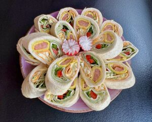 Koreczki z tortilli z łososiem i pastą awokado - IMG 8719