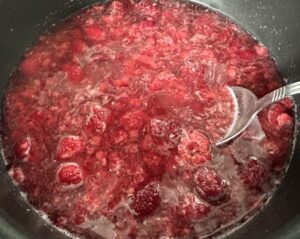 Śmietanowiec z białą czekoladą i malinami - IMG 9652 1