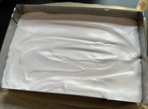 Truskawkowy ogród - jogurtowo-śmietankowe ciasto bez pieczenia na chrupiącym, czekoladowym spodzie! - IMG 2258