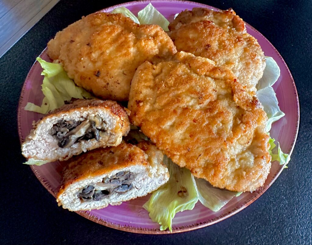 Kieszonki schabowe z pieczarkami i mozzarellą