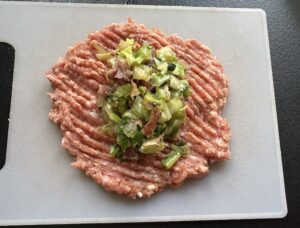 Roladki mielone z boczkiem i młodą kapustą - IMG 3353