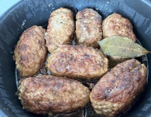 Roladki mielone z boczkiem i młodą kapustą - IMG 3367