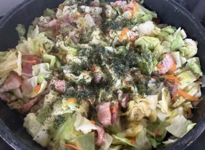 Młode ziemniaczki z boczkiem i kapustą - IMG 3568