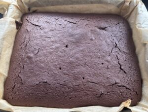 Ciasto brownie z wiśniami i kremem śmietankowym - IMG 3764