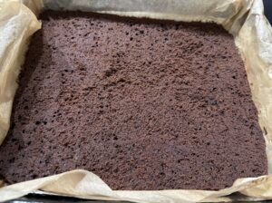 Ciasto brownie z wiśniami i kremem śmietankowym - IMG 3798