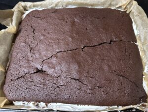 Ciasto brownie z wiśniami i kremem śmietankowym - IMG 3803