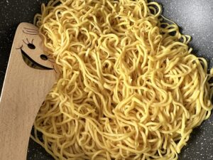 Smażony makaron z chrupiącymi warzywami i soczystym schabem - IMG 5155