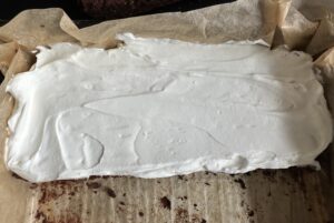 Torcik brownie - koszyczek truskawek - IMG 6364