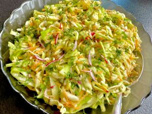 Chrupiąca surówka z młodej kapusty - IMG 6426