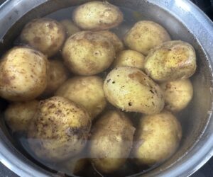 Pieczone ziemniaczki z masłem ziołowym - IMG 7439