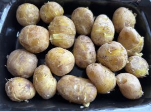 Pieczone ziemniaczki z masłem ziołowym - IMG 7457