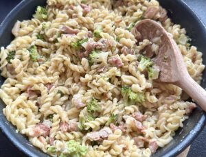 Kremowy makaron z boczkiem i sosem brokułowym - IMG 8115