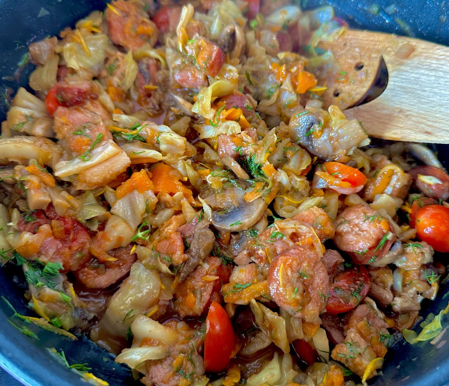 Bigos z młodej kapusty