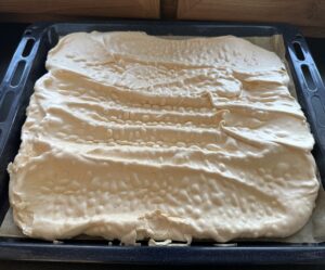 Rolada bezowa z owocami - IMG 8349