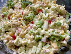 Sałatka ze świeżym ogórkiem i brokułem - IMG 8365