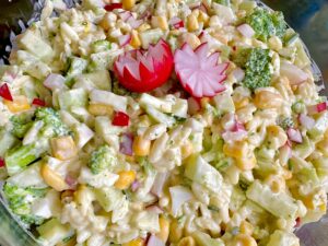 Sałatka ze świeżym ogórkiem i brokułem - IMG 8370