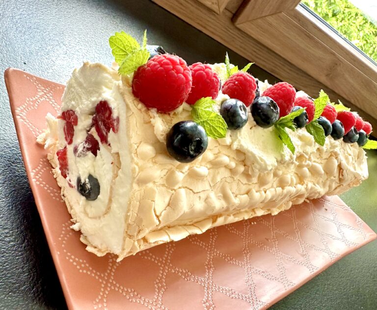 Rolada bezowa z owocami - IMG 8473