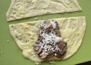 Farsz z pieczarek i sera na naleśniki