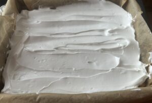 Słoneczna szarlotka z bezą - IMG 0970 1