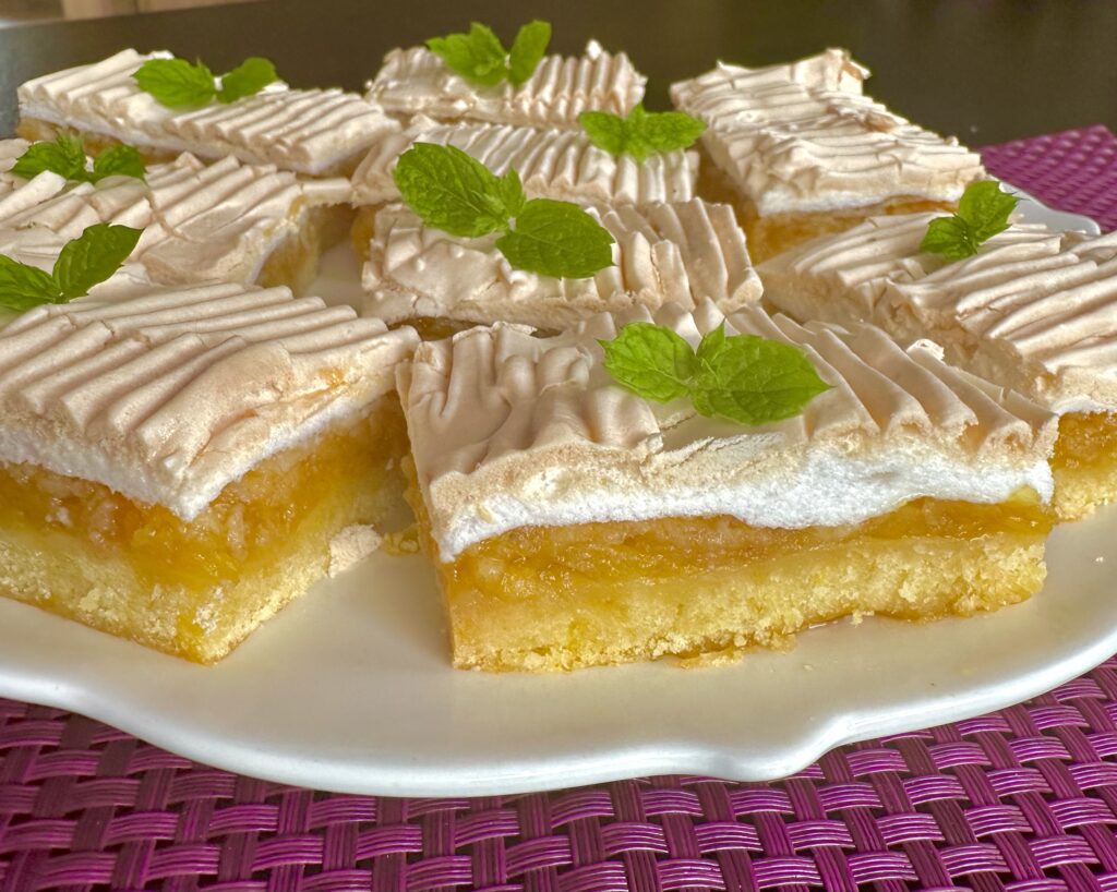 Słoneczna szarlotka z bezą